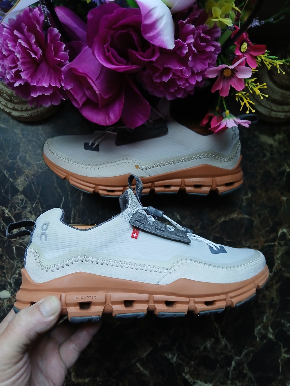 On CloudawayAthletic/Lifestyle Rugged Shoes Size 7.5 for Women